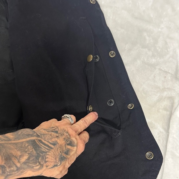 Men's Black Vest with Gun Pocket - Picture 8 of 12